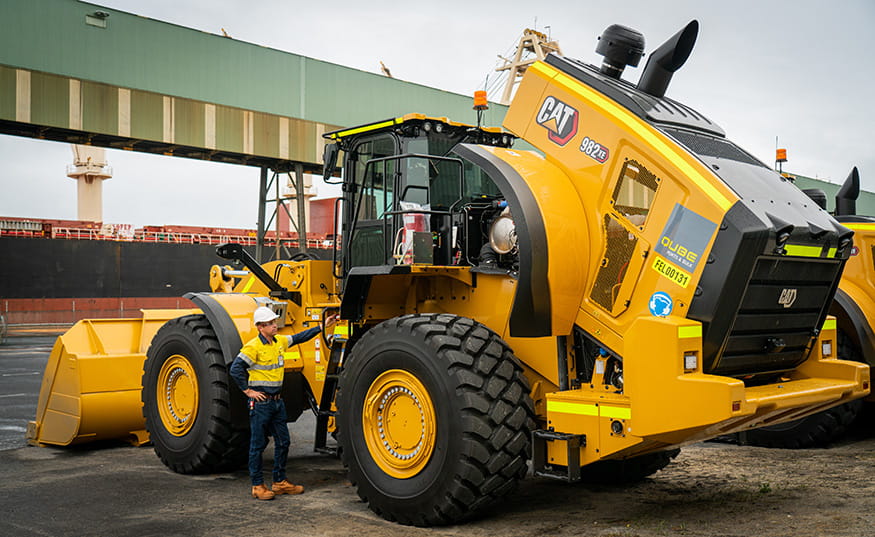 Cat 982 XE Wheel Loader Servicing on Ground