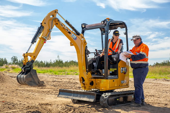 How to lift safely with your Cat Next Gen Mini Excavator
