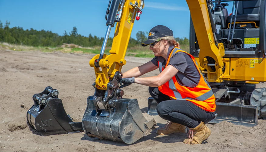 How to lift safely with a Cat Next Gen Mini Excavator