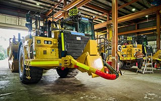 PIcture of a rebuilt Cat Scraper owned by Daracon