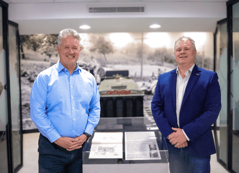 L-R Jarvas Croome, Chief Executive Officer, WesTrac and Warren Young, Managing Director, Elphinstone in 2025 after consignment agreement was signed.